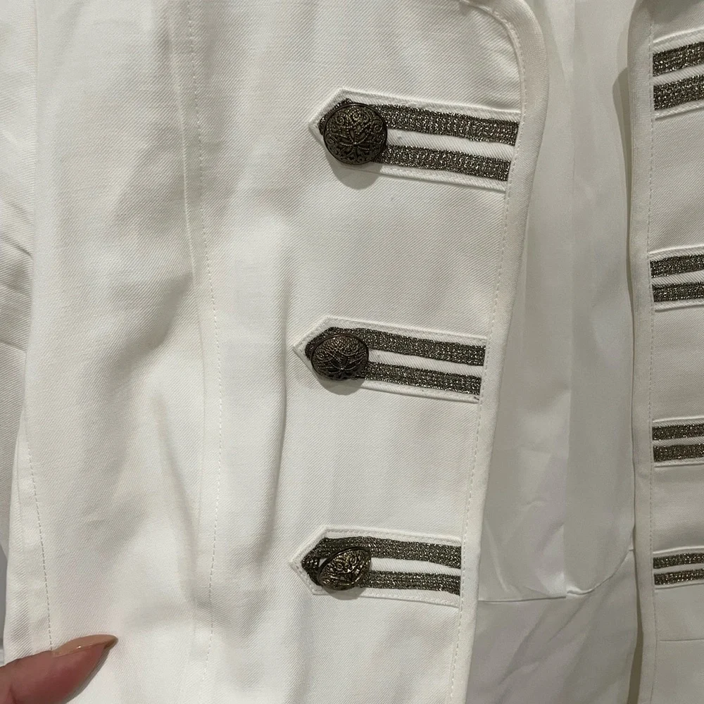 Chico’s white military style blazer. Rare blazer with gold buttons and details. - Picture 4 of 5